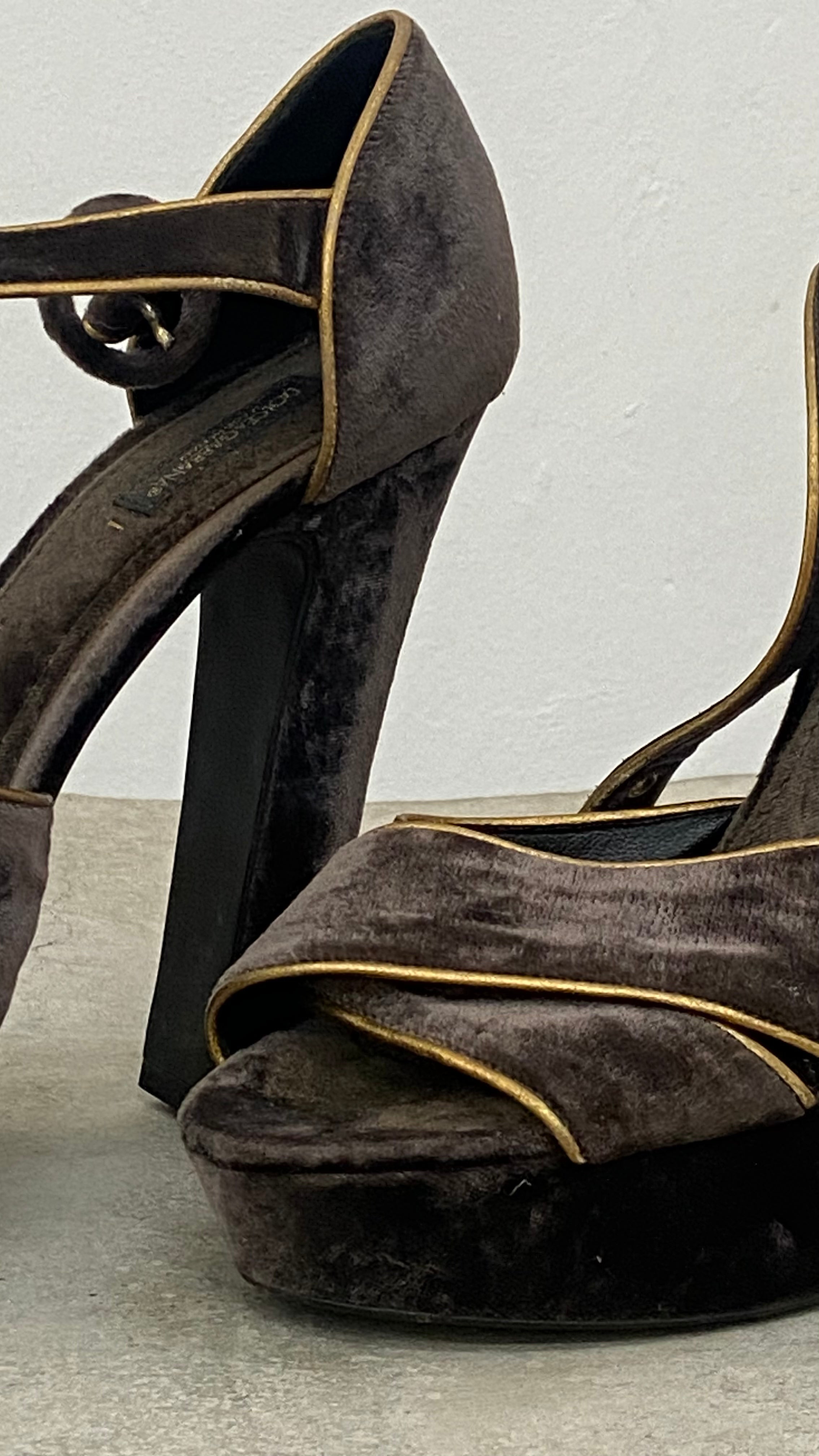 Sandália Dolce&Gabbana veludo 36